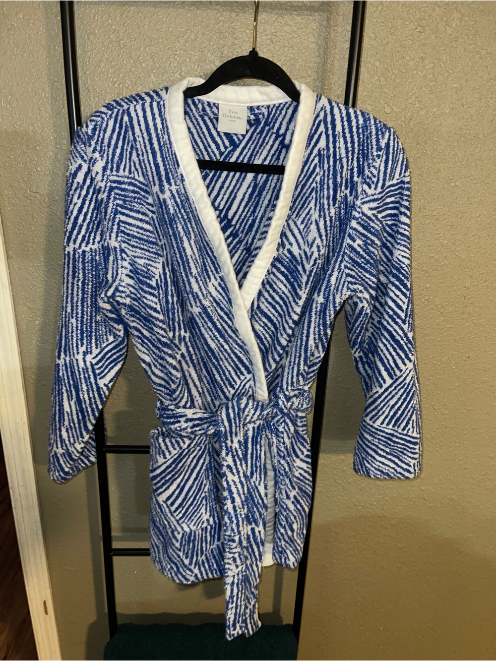 Plush Blue & White Patterned Women's Robe with Tie Waist